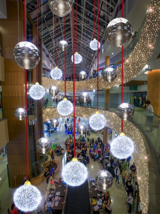 светящиеся шары на новый год в тц