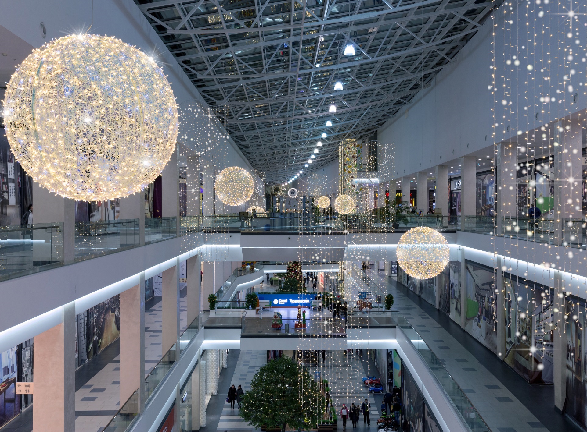 Светодиодные каркасные шары разных размеров